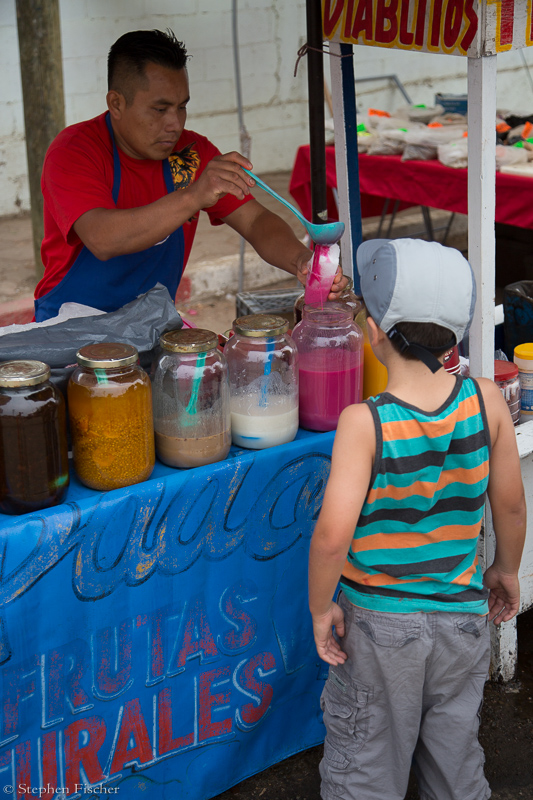 Snow cone vendor